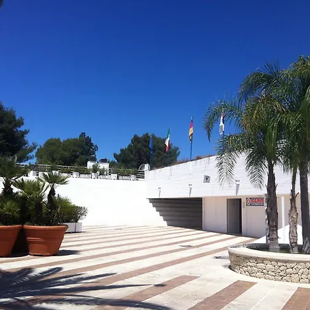 Ξενοδοχείο με διαμερίσματα Serra 1